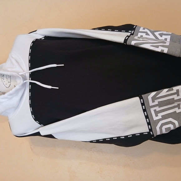 PINK Campus Cowl Black And White - Picture 2 of 10